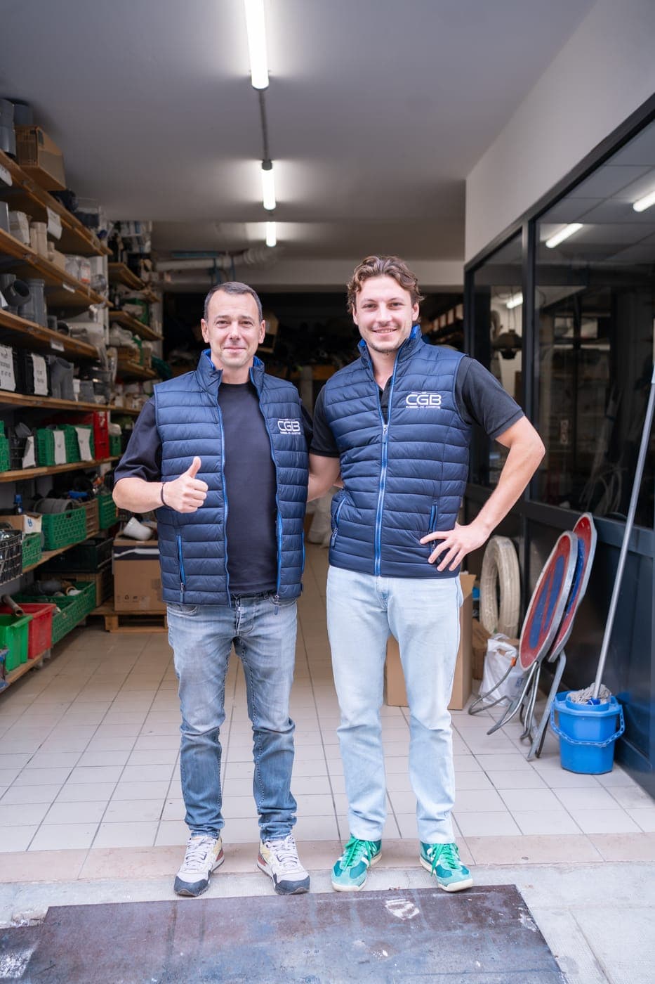 La direction de C.G.B Plomberie dans le magasin